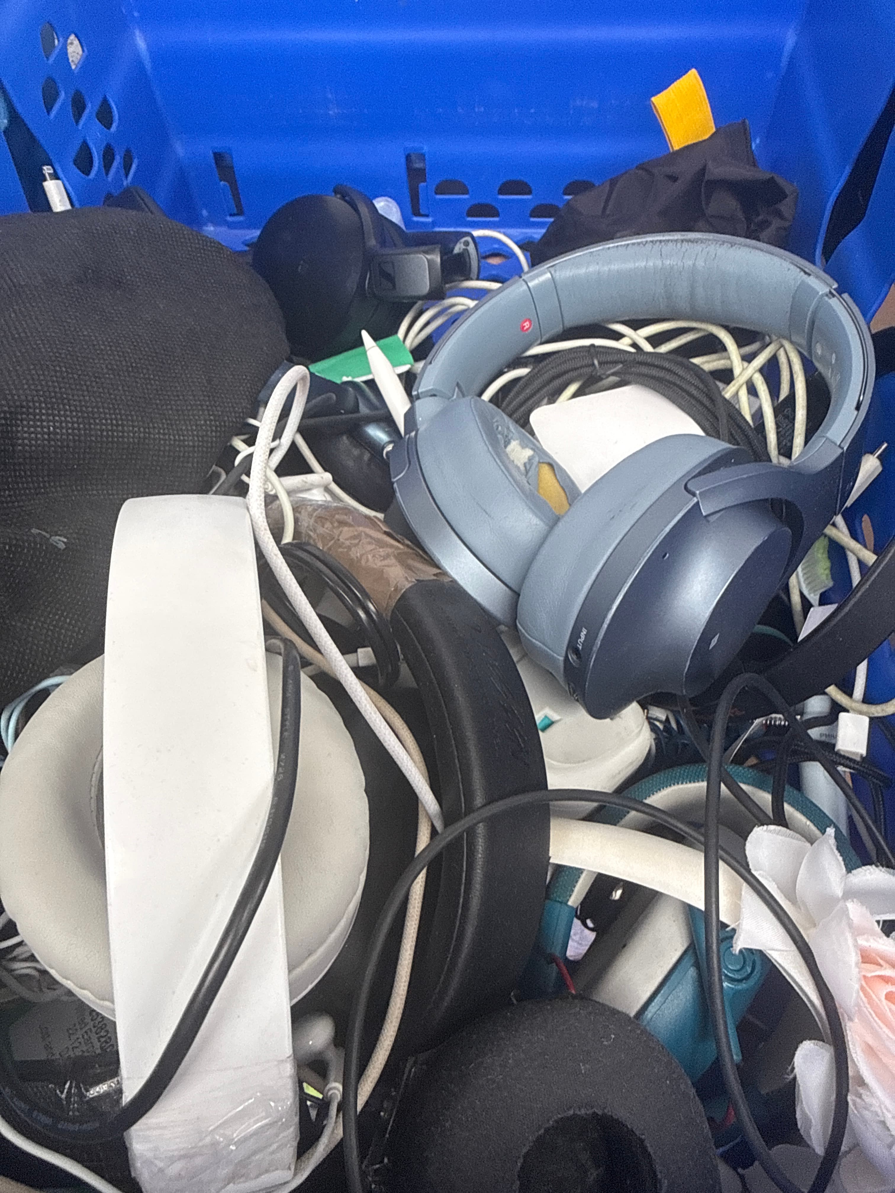 Electrical headphones cables assortment